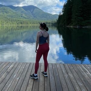 Meet your Posher, Hilary